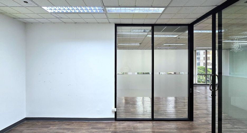 For rent office in Pathum Wan, Bangkok