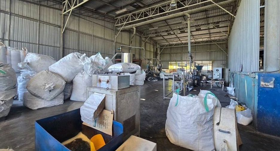 For sale 50 bedrooms warehouse in Nikhom Phatthana, Rayong