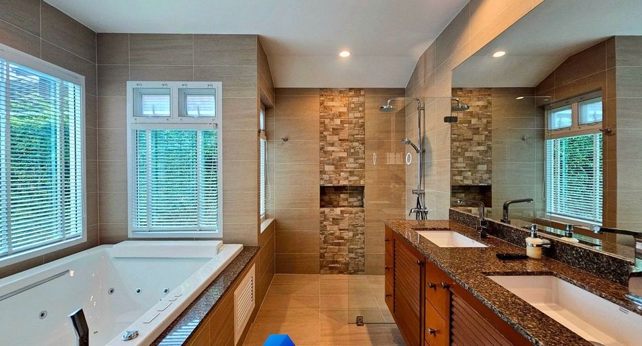 For sale 4 bedrooms villa in Hua Hin, Prachuap Khiri Khan