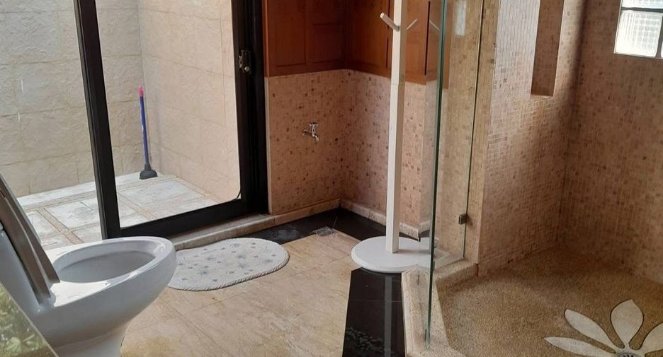 Haus zur Miete und zum Kauf mit 4 Zimmer in Bang Lamung, Chonburi