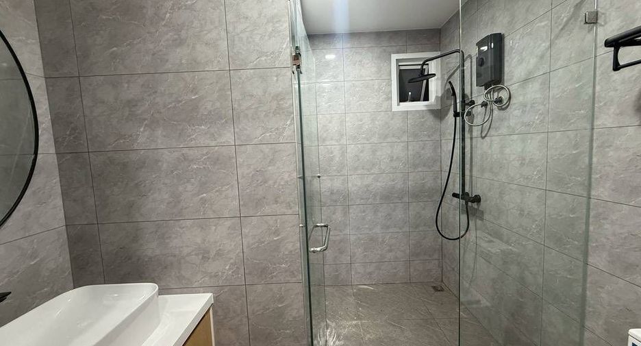 For rent 4 bedrooms villa in Bang Lamung, Chonburi