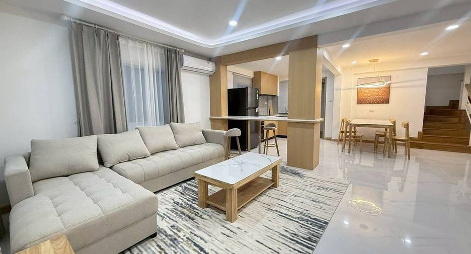 For rent 4 bedrooms villa in Bang Lamung, Chonburi