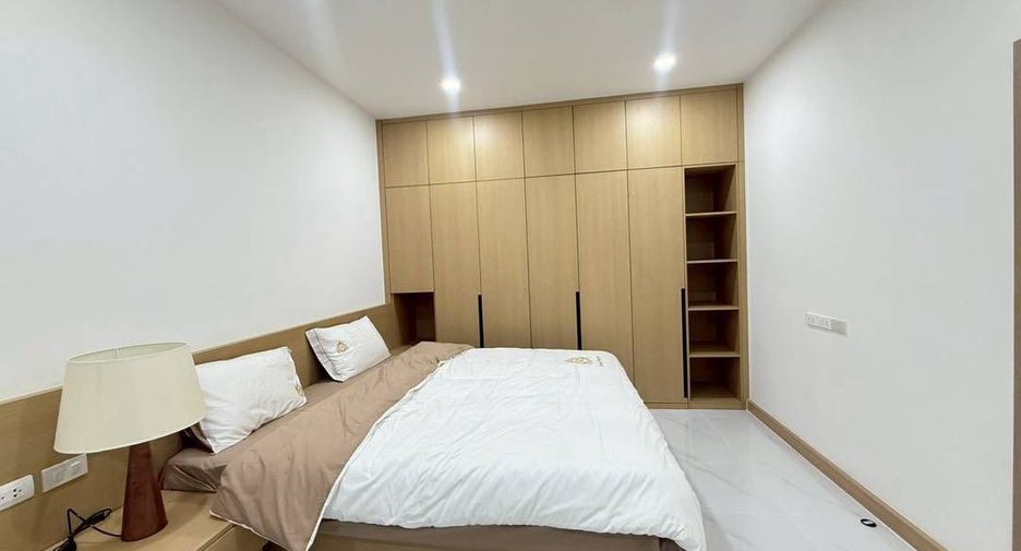 For rent 4 bedrooms villa in Bang Lamung, Chonburi