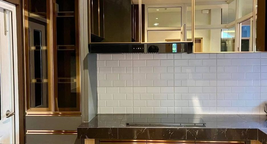 For rent 4 bedrooms house in Mueang Chiang Mai, Chiang Mai