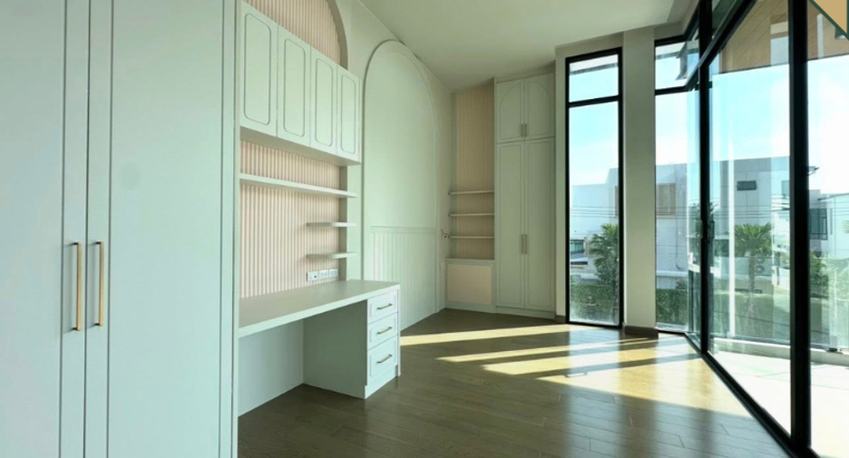 Casa en venta de 5 habitaciones en Bang Khen, Bangkok