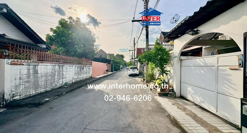 出售 2 卧室 联排别墅 在 Chatuchak, 曼谷