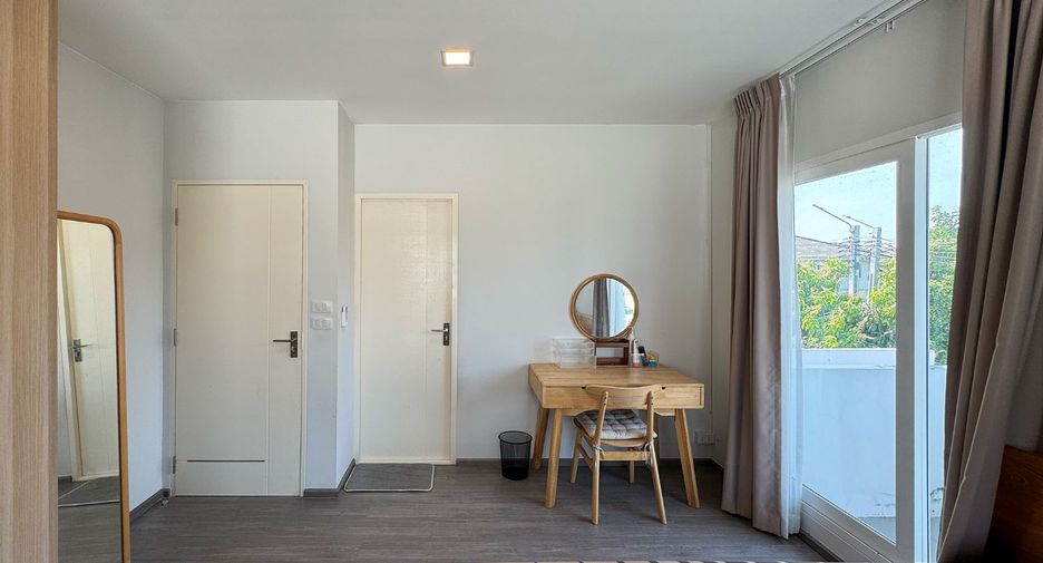 For sale 3 bedrooms house in Khlong Sam Wa, Bangkok