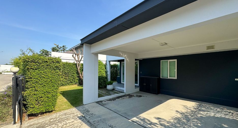 For sale 3 bedrooms house in Khlong Sam Wa, Bangkok