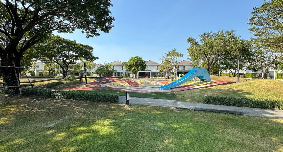 For sale 3 bedrooms house in Khlong Sam Wa, Bangkok