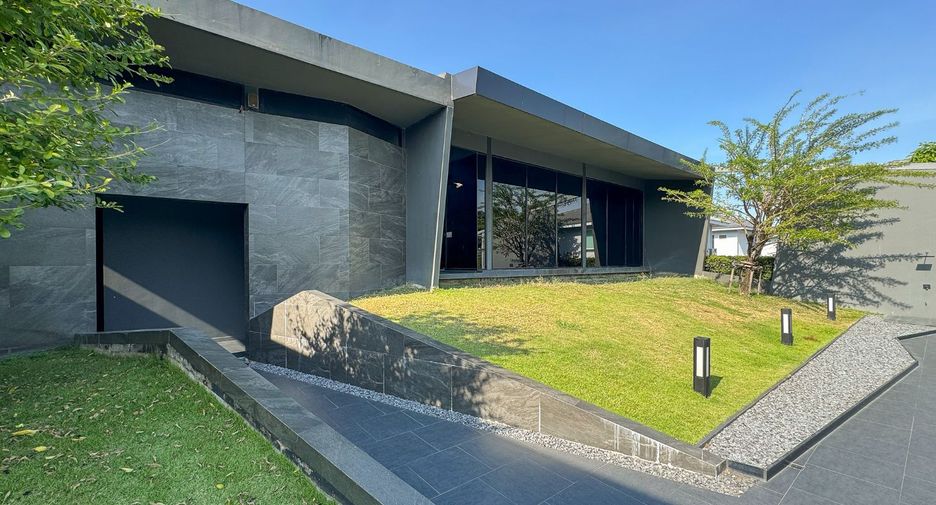 For sale 3 bedrooms house in Khlong Sam Wa, Bangkok