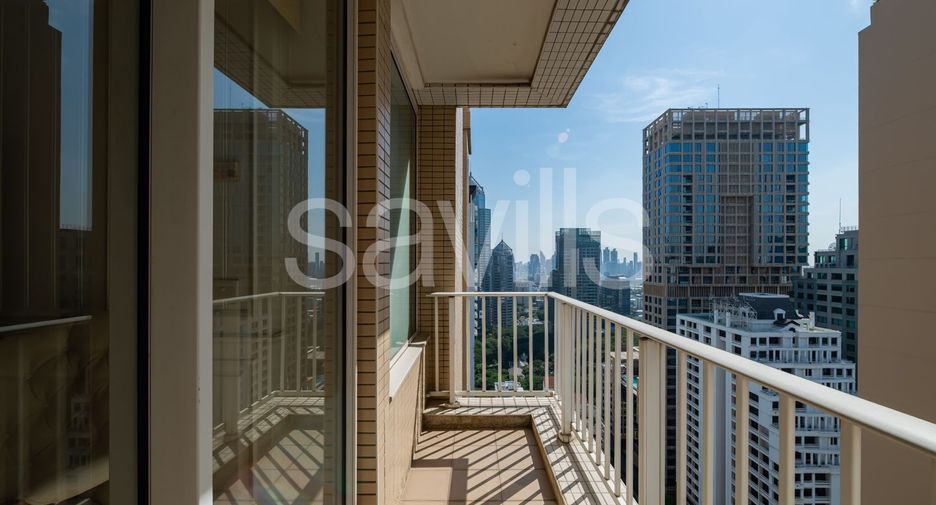 For rent and for sale 2 bedrooms condo in Pathum Wan, Bangkok