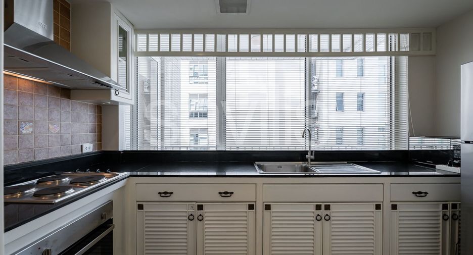 For rent and for sale 2 bedrooms condo in Pathum Wan, Bangkok