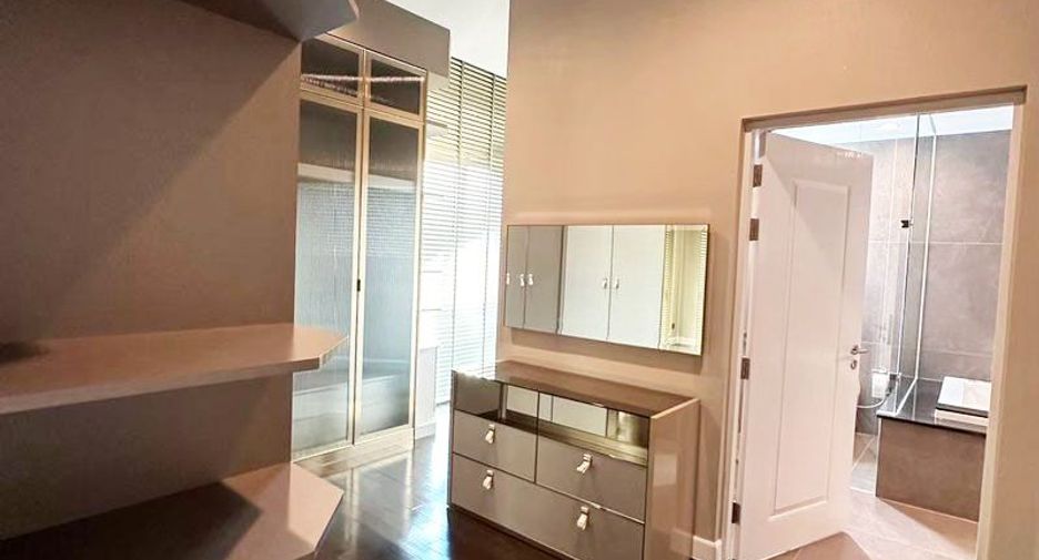 For rent 5 bedrooms house in Lat Krabang, Bangkok