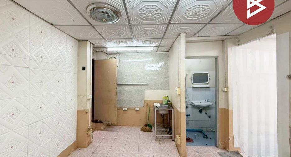 For sale 3 bedrooms retail Space in Bang Rak, Bangkok