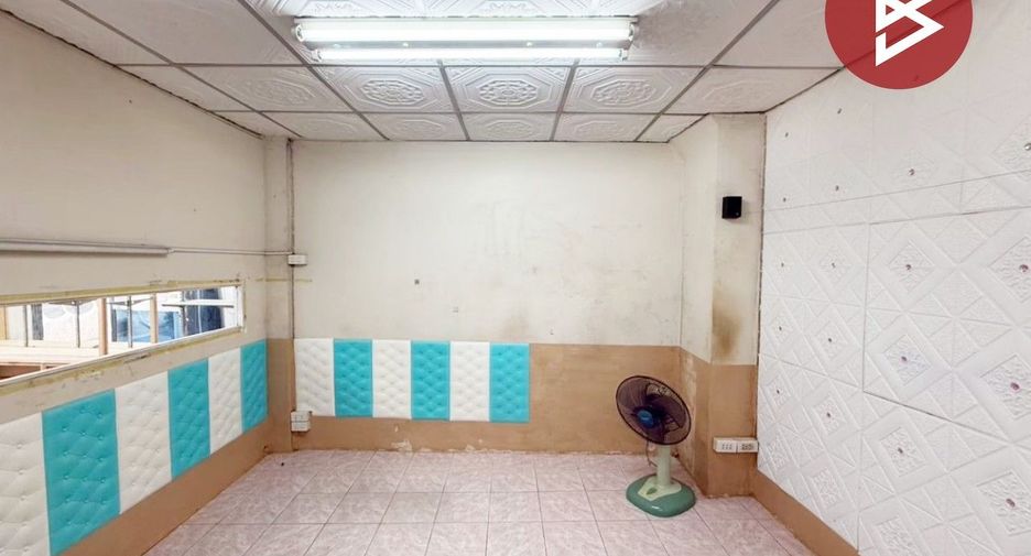 For sale 3 bedrooms retail Space in Bang Rak, Bangkok