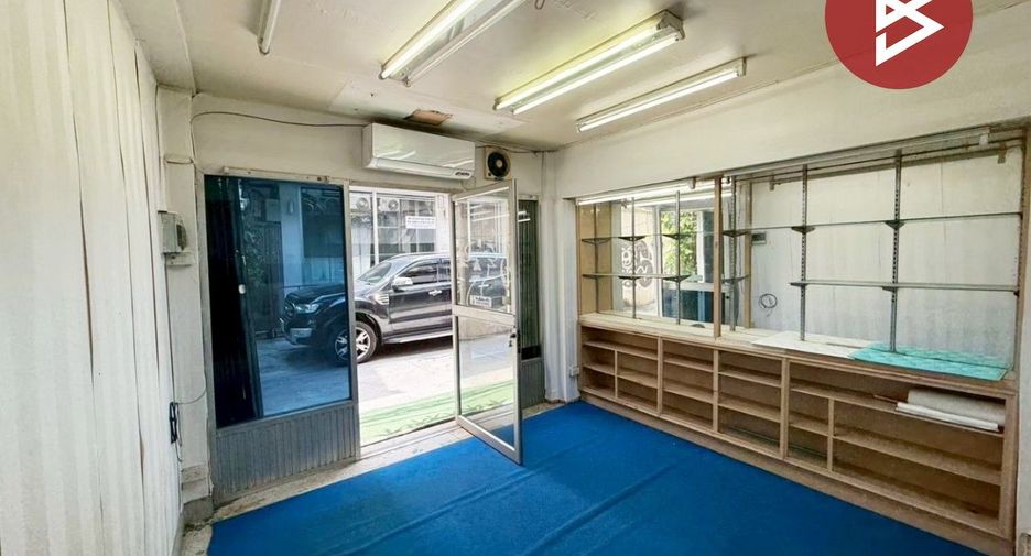For sale 3 bedrooms retail Space in Bang Rak, Bangkok