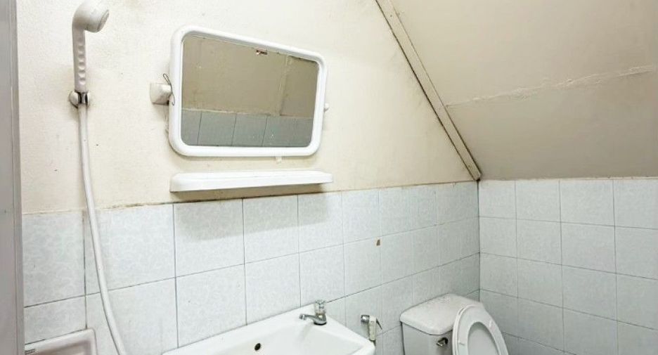 For sale 3 bedrooms retail Space in Bang Rak, Bangkok