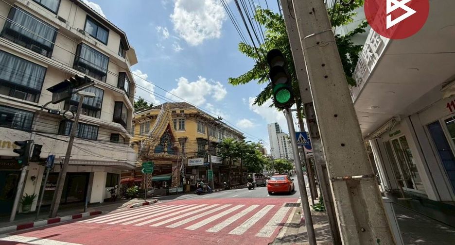 For sale 3 bedrooms retail Space in Bang Rak, Bangkok