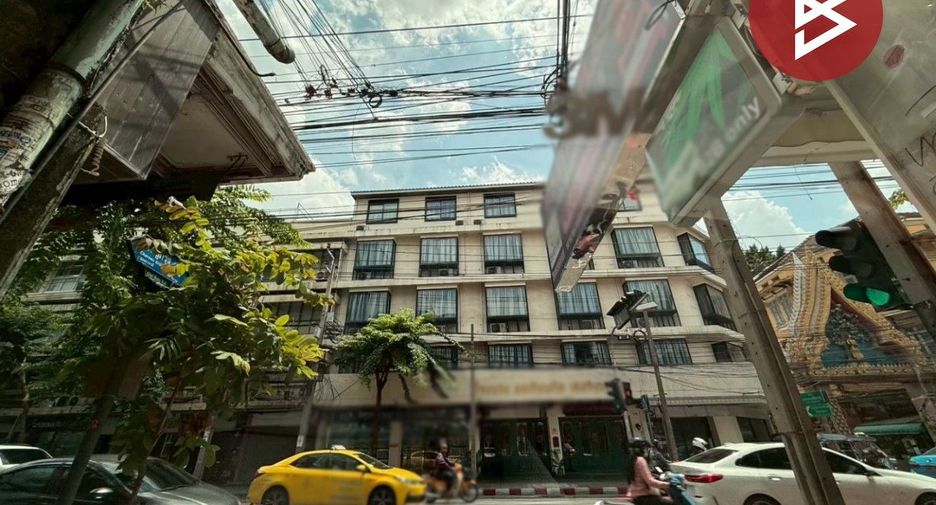 For sale 3 bedrooms retail Space in Bang Rak, Bangkok