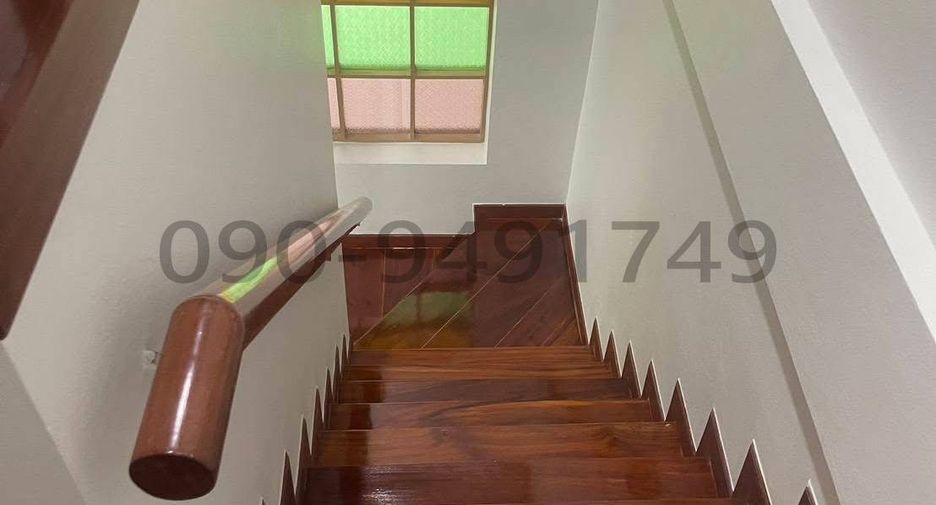 For rent 3 bedrooms townhouse in Bang Kapi, Bangkok