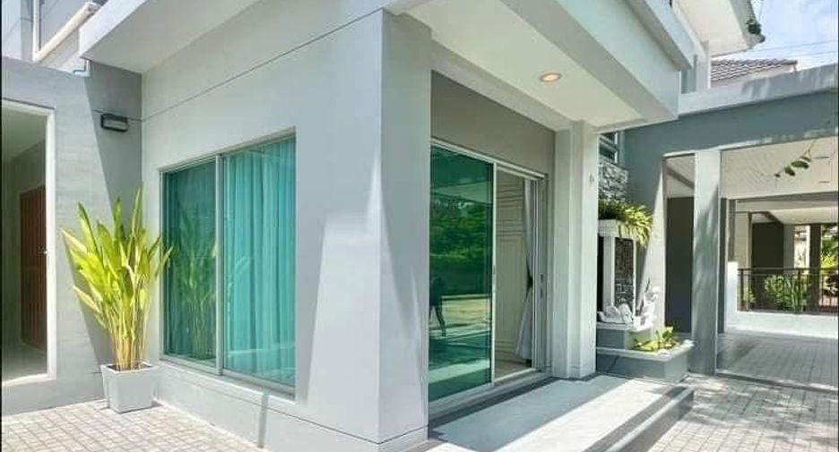 For sale 4 bedrooms house in Khan Na Yao, Bangkok