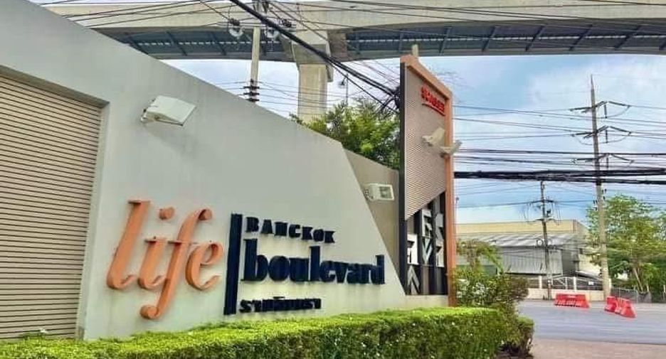 For sale 4 bedrooms house in Khan Na Yao, Bangkok