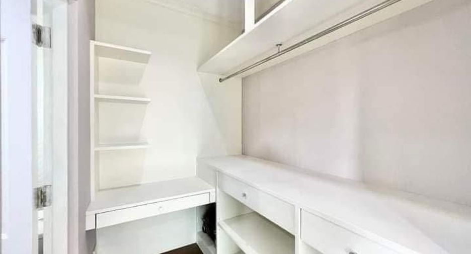 For sale 4 bedrooms house in Khan Na Yao, Bangkok