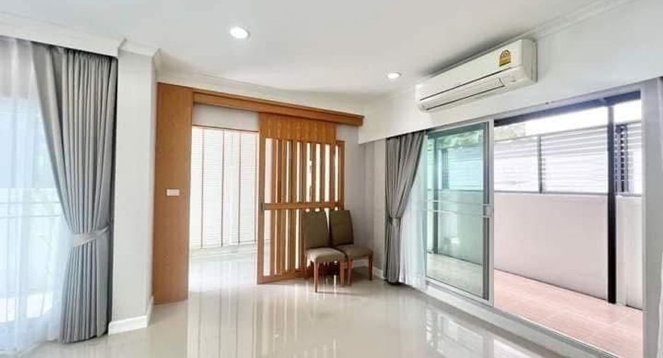 For sale 4 bedrooms house in Khan Na Yao, Bangkok