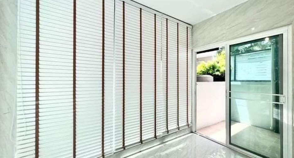For sale 4 bedrooms house in Khan Na Yao, Bangkok