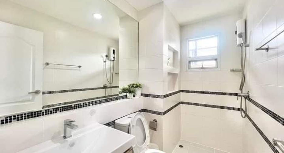 For sale 4 bedrooms house in Khan Na Yao, Bangkok