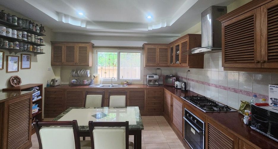 Haus zum Kauf mit 5 Zimmer in Bang Lamung, Chonburi