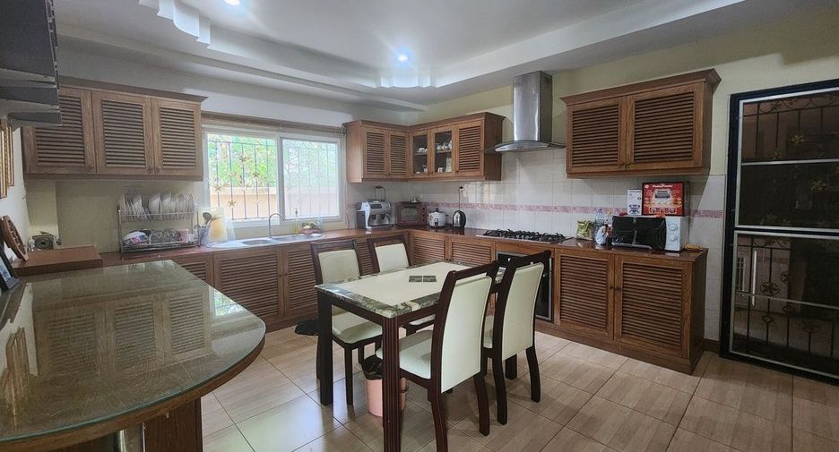 Haus zum Kauf mit 5 Zimmer in Bang Lamung, Chonburi