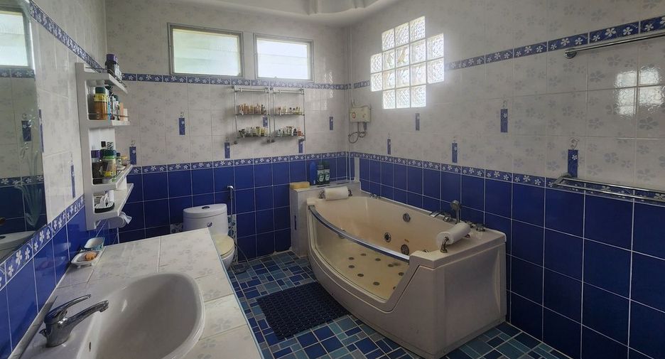 Haus zum Kauf mit 5 Zimmer in Bang Lamung, Chonburi
