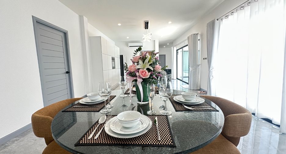 Villa zum Kauf mit 4 Zimmer in Bang Lamung, Chonburi
