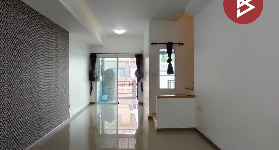 Casa adosada en venta de 3 habitaciones en Sam Phran, Nakhon Pathom