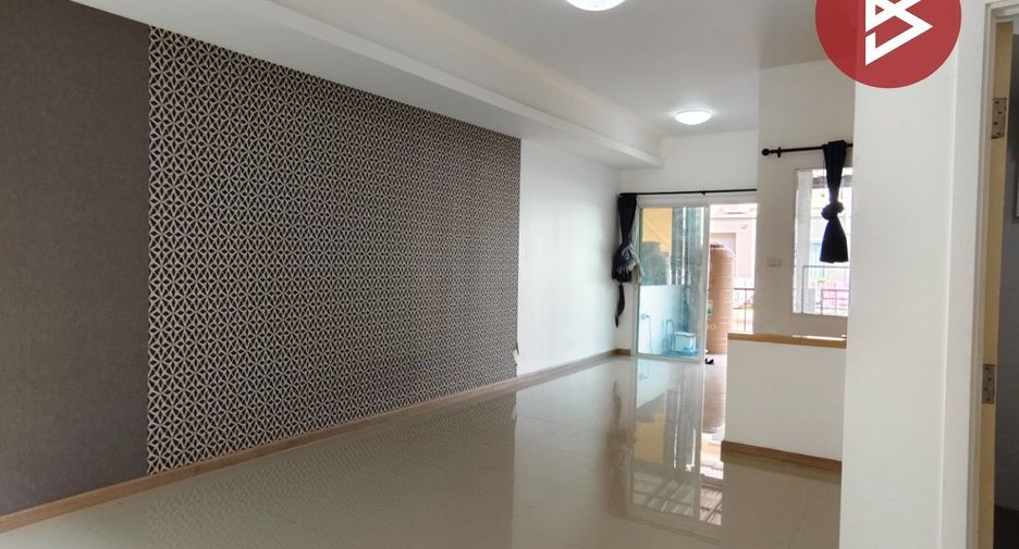 Casa adosada en venta de 3 habitaciones en Sam Phran, Nakhon Pathom