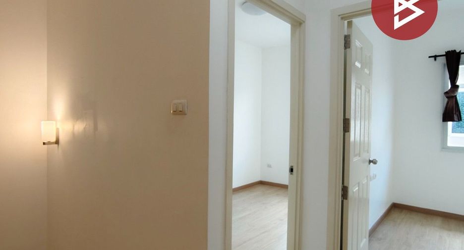 Casa adosada en venta de 3 habitaciones en Sam Phran, Nakhon Pathom