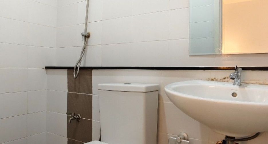 Casa adosada en venta de 3 habitaciones en Sam Phran, Nakhon Pathom