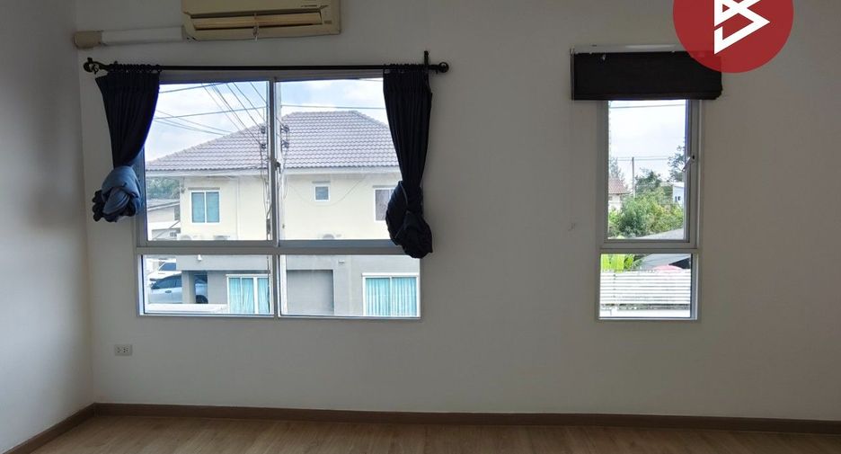 Casa adosada en venta de 3 habitaciones en Sam Phran, Nakhon Pathom