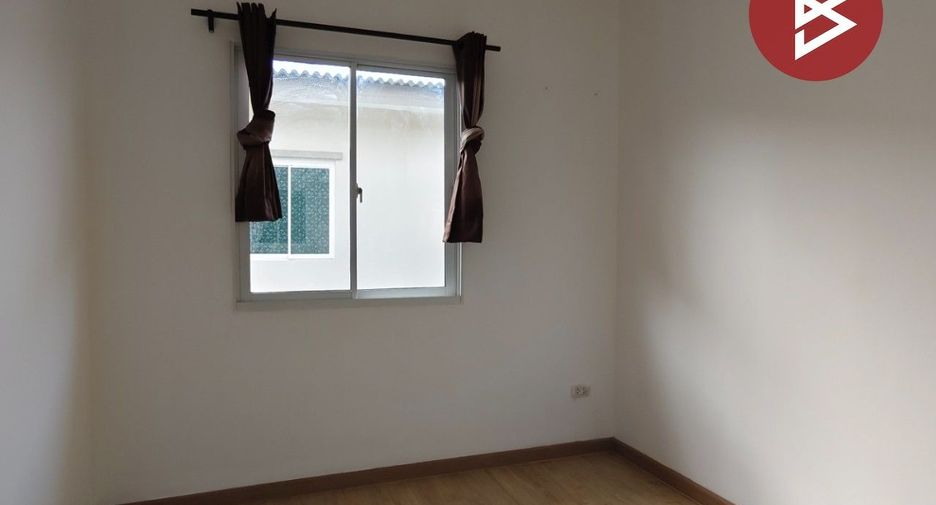 Casa adosada en venta de 3 habitaciones en Sam Phran, Nakhon Pathom
