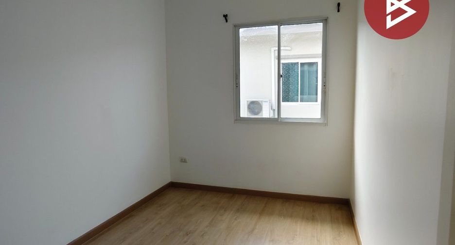 Casa adosada en venta de 3 habitaciones en Sam Phran, Nakhon Pathom