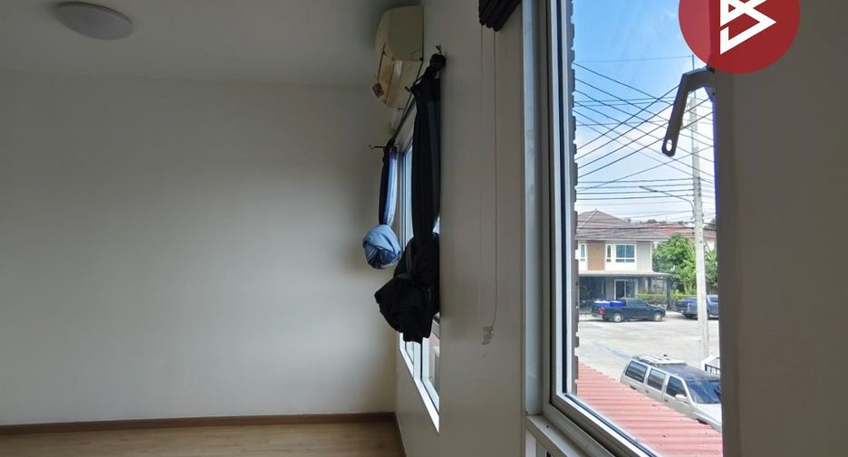 Casa adosada en venta de 3 habitaciones en Sam Phran, Nakhon Pathom
