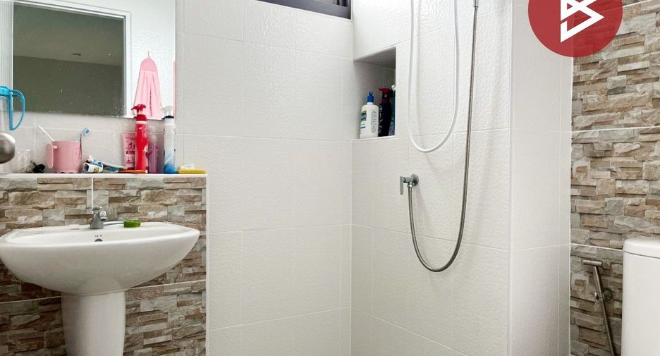 For sale 4 ベッドルーム townhouse in Bang Khae, Bangkok