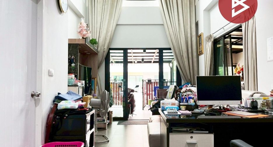 For sale 4 ベッドルーム townhouse in Bang Khae, Bangkok