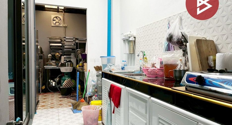 For sale 4 ベッドルーム townhouse in Bang Khae, Bangkok