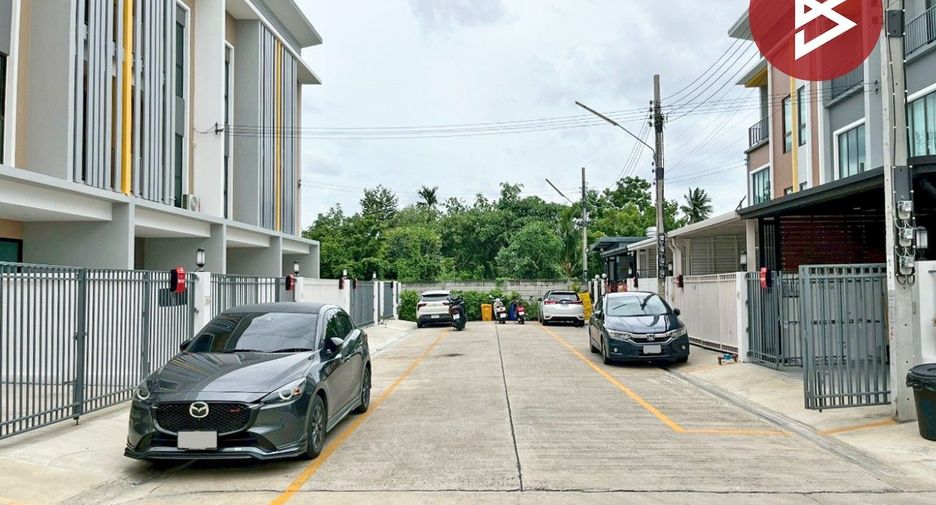 For sale 4 ベッドルーム townhouse in Bang Khae, Bangkok