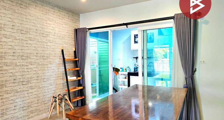 À vendre 3 chambres maison de ville à Krathum Baen, Samut Sakhon