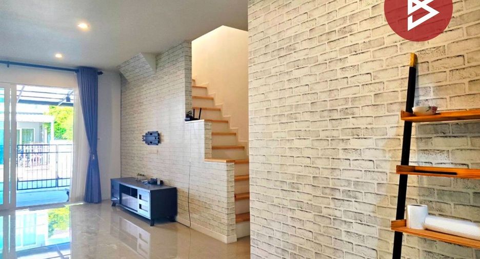 À vendre 3 chambres maison de ville à Krathum Baen, Samut Sakhon