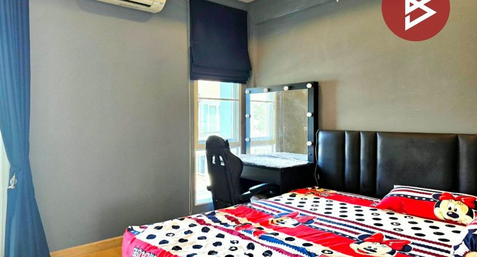 À vendre 3 chambres maison de ville à Krathum Baen, Samut Sakhon