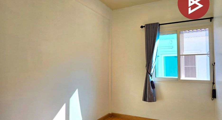 À vendre 3 chambres maison de ville à Krathum Baen, Samut Sakhon